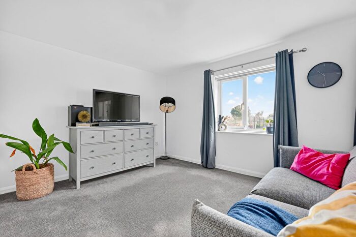 1 Bedroom Flat For Sale In Wellington Road, London, SW19