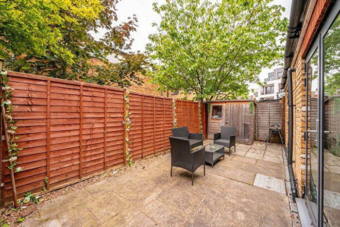 3 Bedroom Flat To Rent In Cromwell Road, Wimbledon, London, SW19