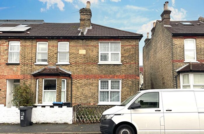 2 Bedroom End Terrace House For Sale In Vicarage Road, Croydon, CR0