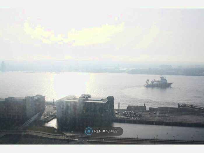 2 Bedroom Flat To Rent In Beetham Tower, Liverpool, L3