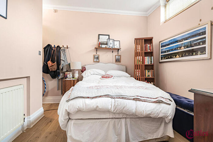 1 Bedroom Flat For Sale In Denton Road, N8