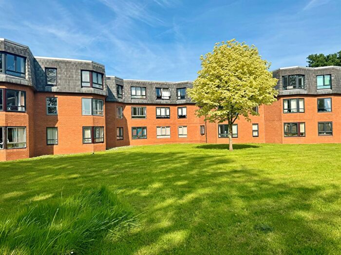 2 Bedroom Flat For Sale In French Weir Close, Taunton, TA1
