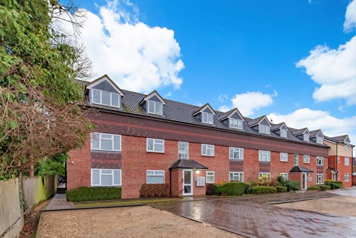 2 Bedroom Apartment To Rent In Larch Close, Botley, OX2