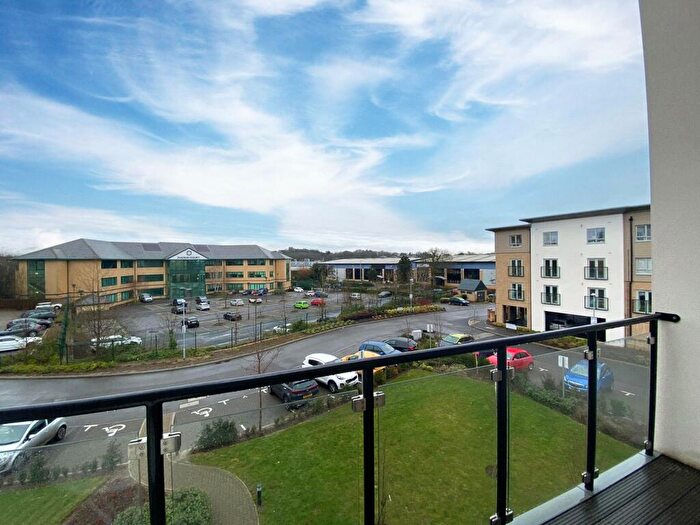 2 Bedroom Apartment To Rent In Fleming Place, Bracknell, Berkshire, RG12