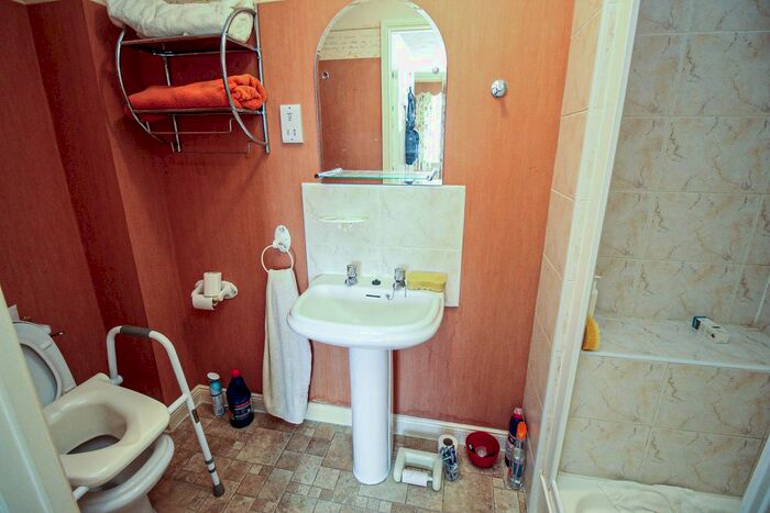 3 Bedroom Bungalow For Sale In Birchfield Drive, Worksop, S80
