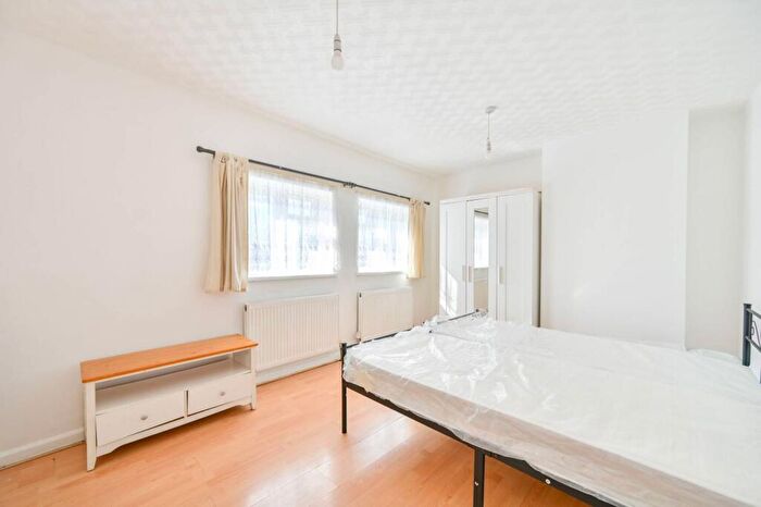 3 Bedroom Flat To Rent In Highmead Crescent, Alperton, Wembley, HA0