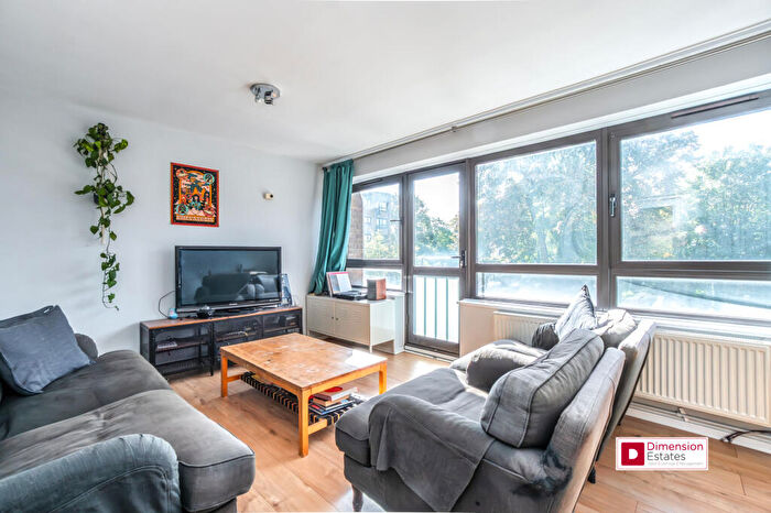3 Bedroom Maisonette To Rent In Queens Drive, Finsbury Park, London, N4