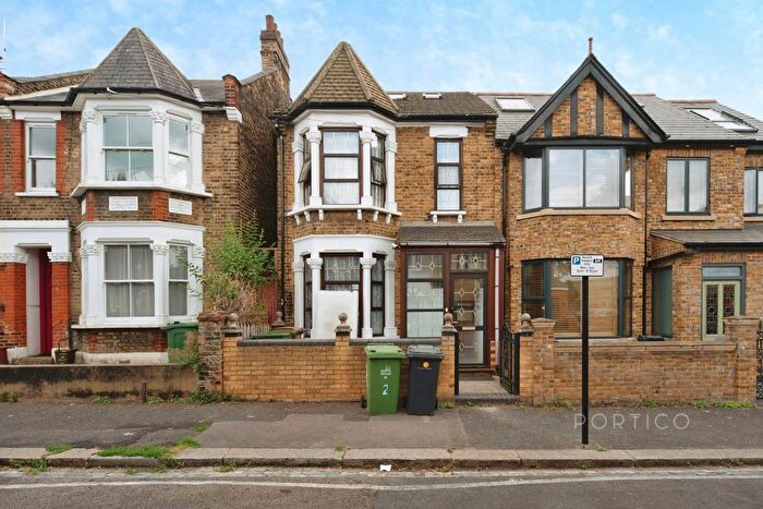 6 Bedroom Semi-Detached House To Rent In Chesterfield Road, E10