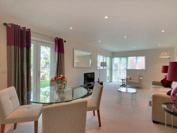 2 Bedroom Flat To Rent In London Road, East Grinstead, RH19