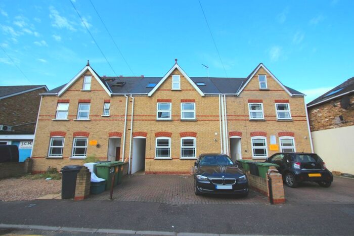 6 Bedroom Town House To Rent In Southsea Road, Kingston Upon Thames, KT1