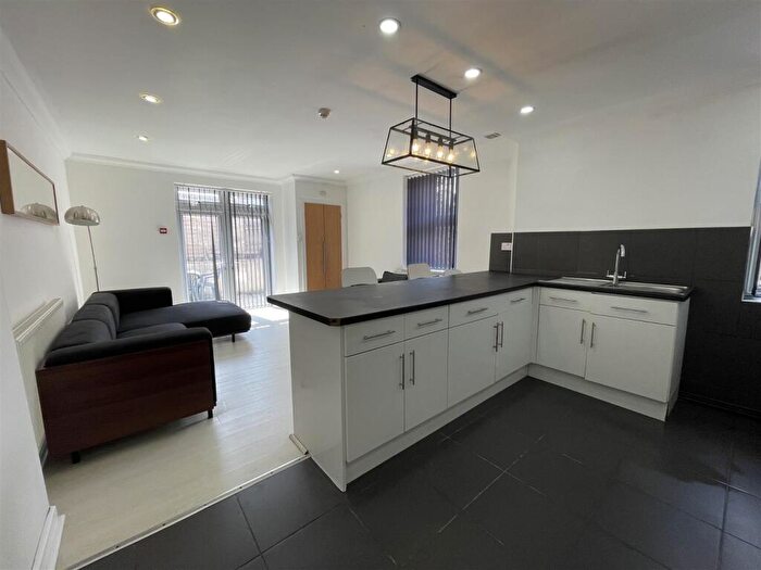 3 Bedroom Apartment To Rent In Richmond Road, Cardiff, CF24