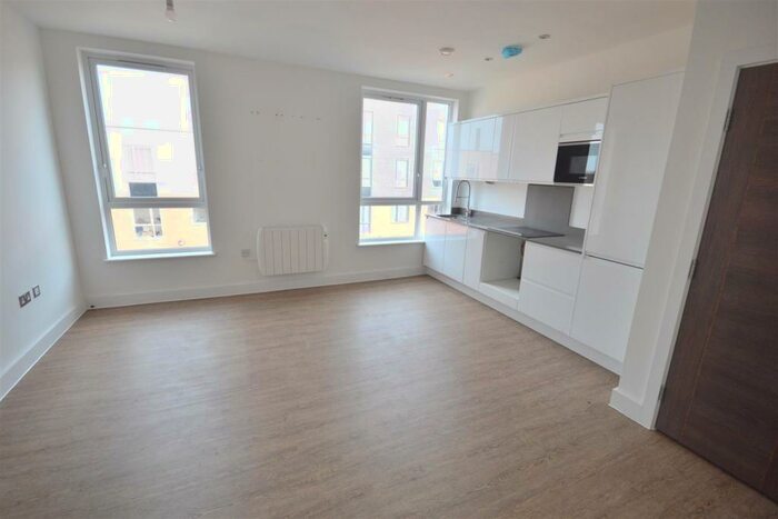 1 Bedroom Apartment To Rent In Crossford Court, Dane Road, Sale, M33