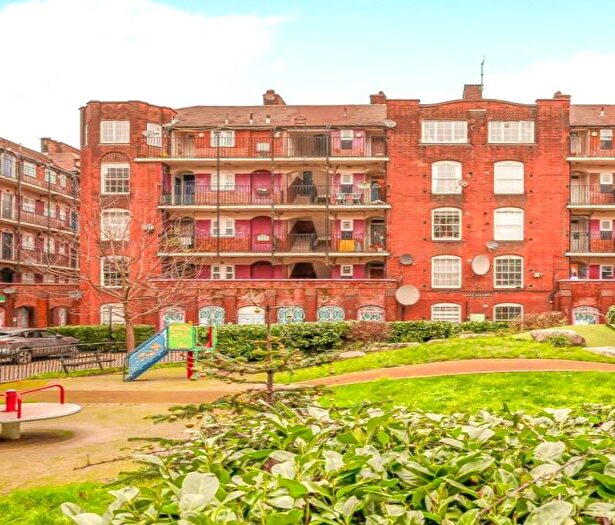 2 Bedroom Flat For Sale In Flat Burns House, Caledonian Road, Islington, N7