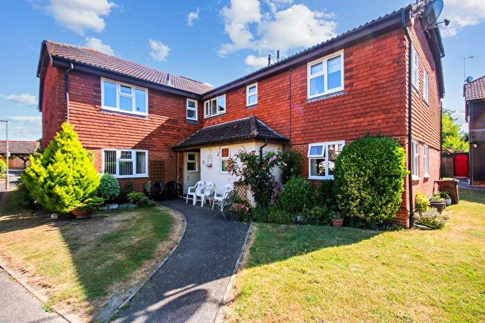 2 Bedroom Property For Sale In Lincolns Mead, Lingfield, RH7