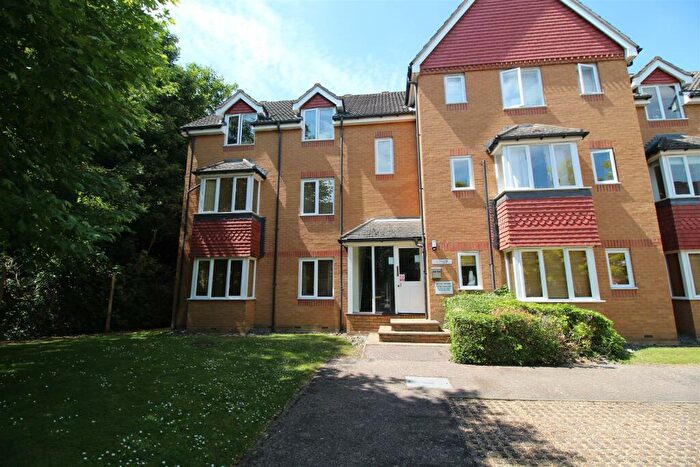 2 Bedroom Flat To Rent In Redoubt Close, Hitchin, Hertfordshire, SG4