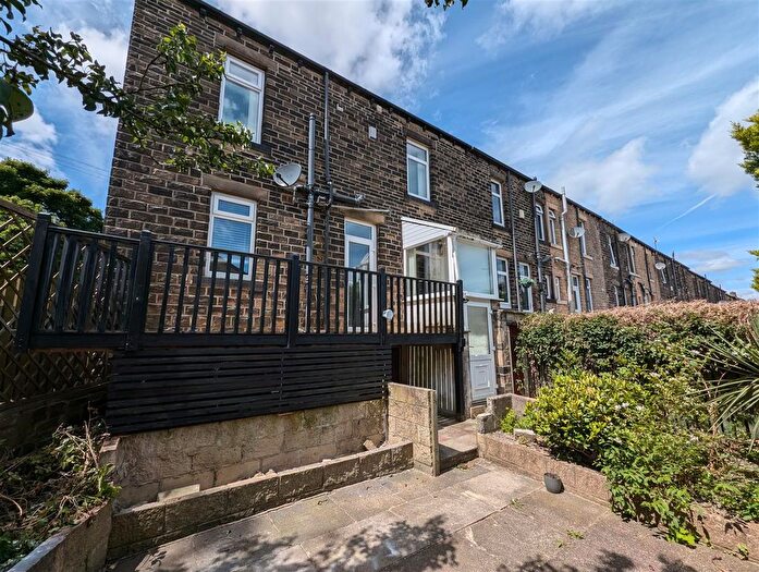 3 Bedroom End Of Terrace House To Rent In Highfield Road, Idle, Bradford, BD10