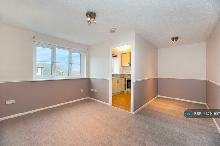 Studio To Rent In Lewes Close, Grays, RM17