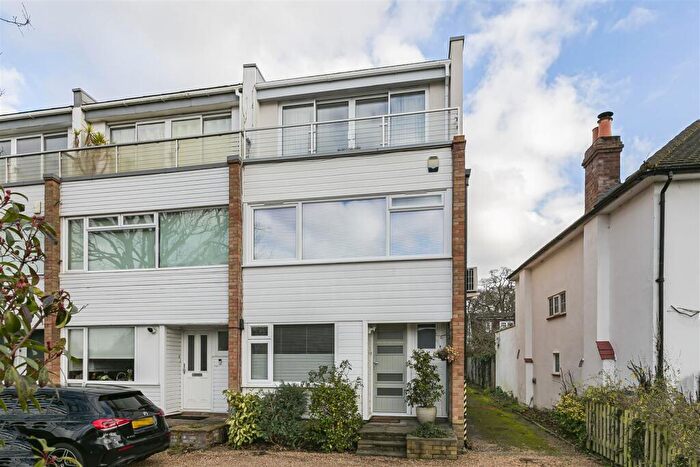 4 Bedroom Town House For Sale In Park Road, Kingston Upon Thames, KT2