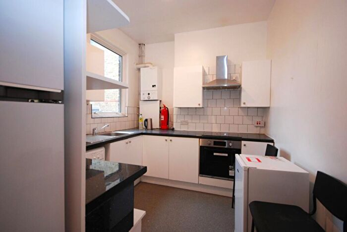 5 Bedroom Flat To Rent In Paulet Road, London, SE5