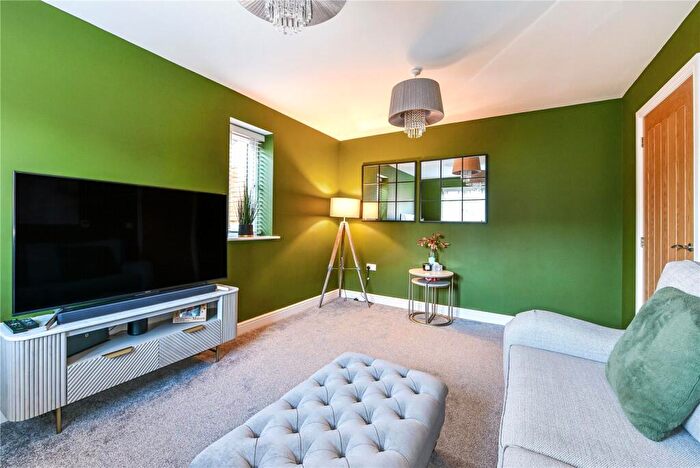 3 Bedroom Detached House For Sale In Lovedean Lane, Lovedean, Hampshire, PO8