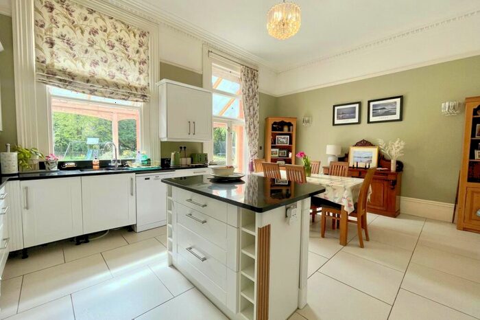 3 Bedroom Apartment For Sale In West Cliff Road, West Cliff, Bournemouth, BH4