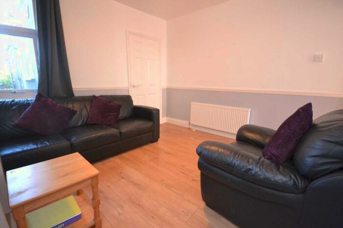 4 Bedroom Terraced House To Rent In Wykeham Road, Reading, RG6