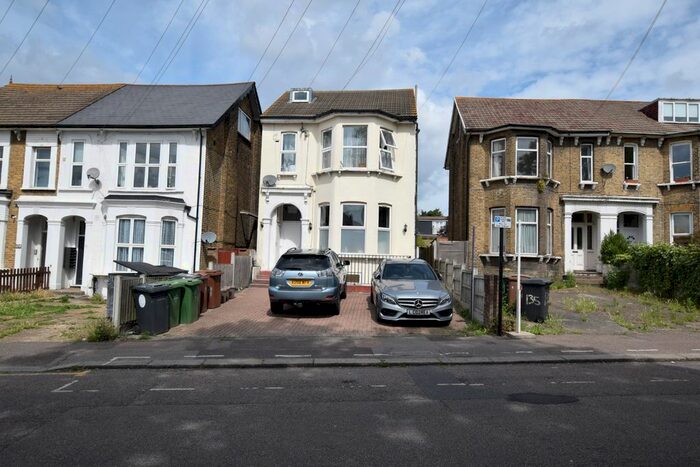 1 Bedroom Flat To Rent In Hainault Road, Leytonstone, E11