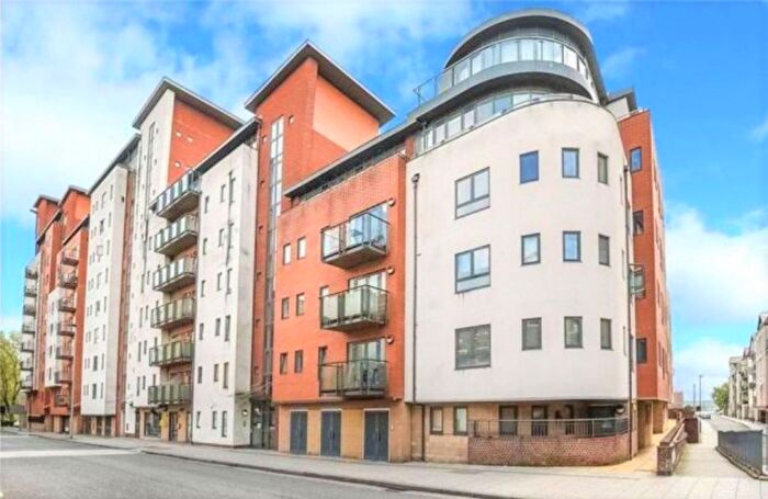 2 Bedroom Flat To Rent In Lower Canal Walk, Southampton, SO14