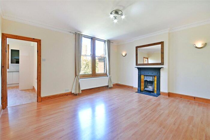 2 Bedroom Flat To Rent In Dartmouth Road, Mapesbury, NW2