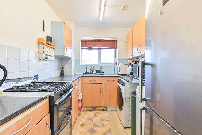 3 Bedroom Flat To Rent In Press Road, Neasden, London, NW10