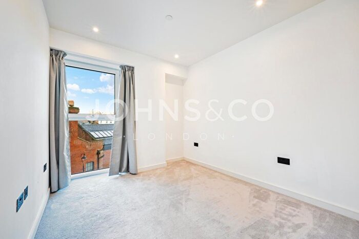 2 Bedroom Flat To Rent In Attlee House, Royal Exchange, Kingston Upon Thames, KT1