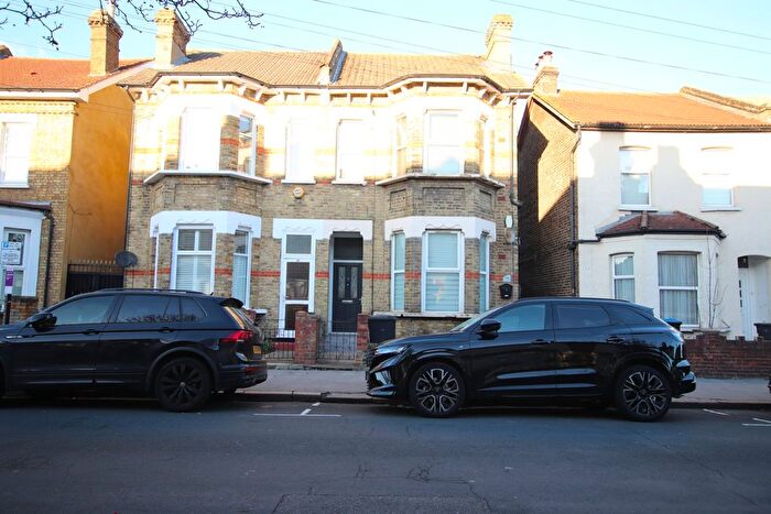 2 Bedroom Maisonette To Rent In Limes Road, Croydon, CR0