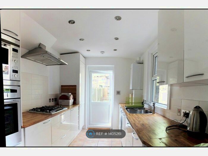 2 Bedroom Terraced House To Rent In Westbeech Road, London, N22