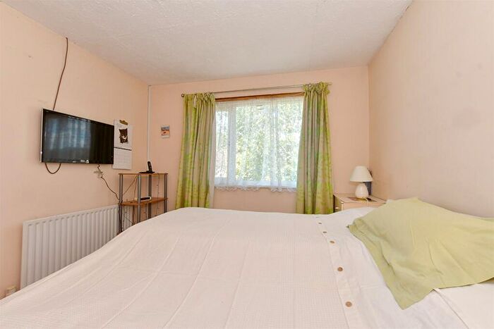 3 Bedroom End Of Terrace House For Sale In Elmhurst Drive, Hornchurch, Essex, RM11
