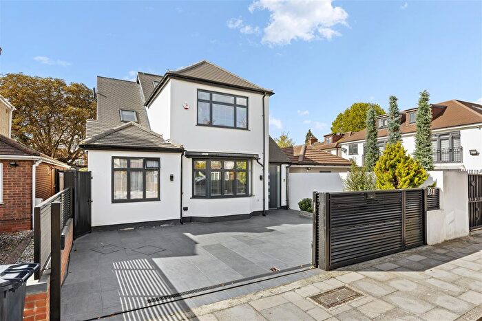 5 Bedroom Detached House For Sale In Manston Avenue, Norwood Green, UB2