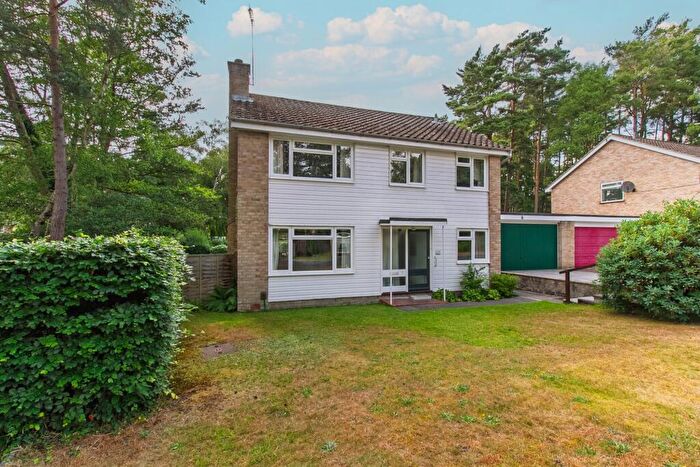 4 Bedroom Detached House For Sale In Dukes Mead, Fleet, GU51