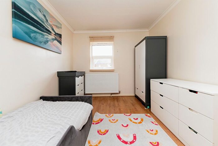 2 Bedroom Terraced House For Sale In Broadwater Crescent, Welwyn Garden City, AL7