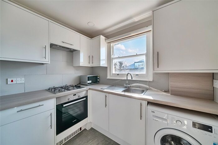 2 Bedroom Maisonette To Rent In Wilberforce Road, Finsbury Park, London, N4