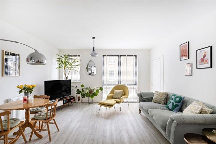 2 Bedroom Maisonette For Sale In Tryon Crescent, Hackney, E9