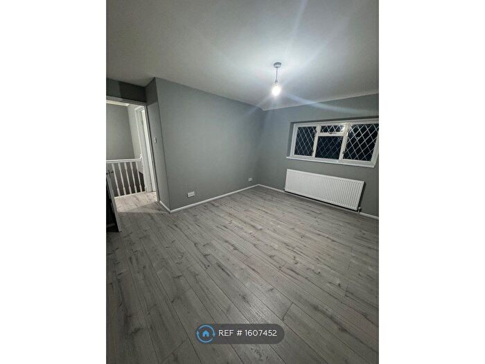 1 Bedroom Flat To Rent In East Thorpe, Basildon, SS14