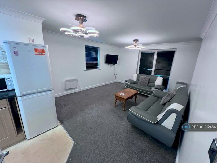 2 Bedroom Flat To Rent In Lockwood Place, London, E4