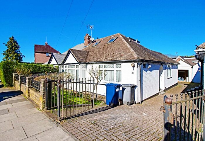 3 Bedroom Bungalow To Rent In Glengall Road, Edgware, HA8