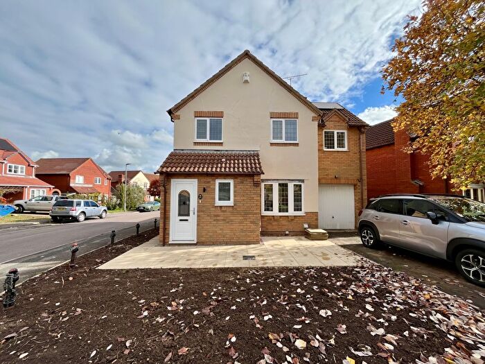 4 Bedroom Detached House To Rent In Oaktree Crescent, Bradley Stoke, Bristol, BS32