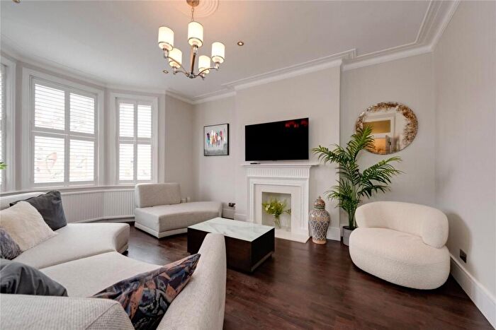 3 Bedroom Flat To Rent In Castellain Mansions, Castellain Road, Maida Vale, W9