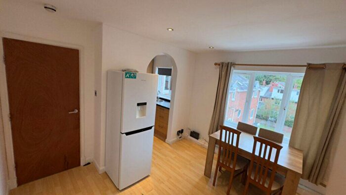 1 Bedroom Apartment To Rent In Delph Court, Woodhouse, Leeds, LS6