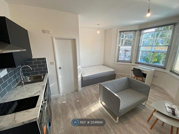 Studio To Rent In Goldstone Villas, Hove, BN3