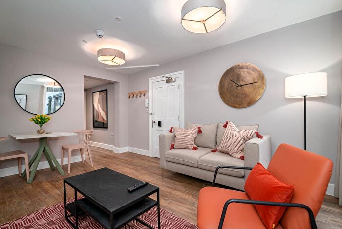 2 Bedroom Flat To Rent In Doughty Street, Bloomsbury, WC1N