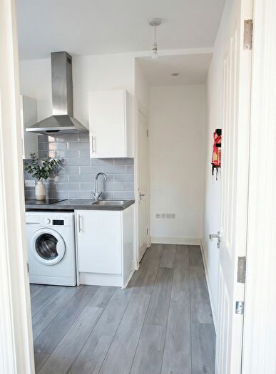 Studio To Rent In London Road, London, SW16