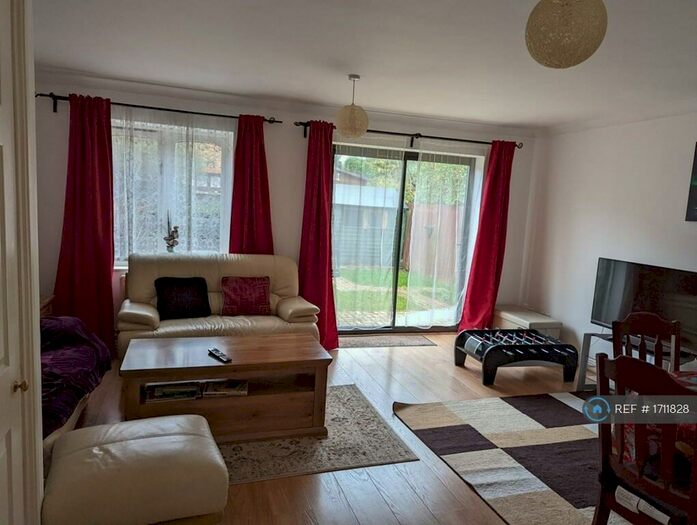 3 Bedroom End Of Terrace House To Rent In The Wickets, Maidenhead, SL6