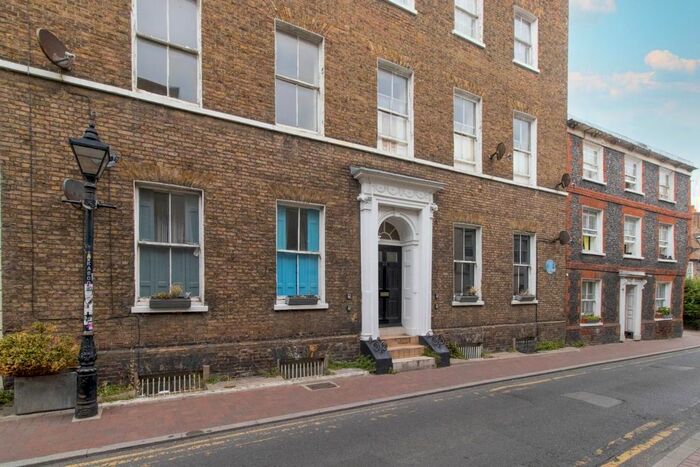 2 Bedroom Flat To Rent In King Street, Margate, CT9